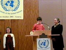 Die Gewinner eines europaweiten Aufsatzwettbewerbs – drei junge Menschenrechtsbefürworter aus Ungarn, Tschechien und Österreich – wurden bei den Vereinten Nationen in Genf geehrt.