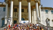 Youth for Human Rights International erweckte für Kinder in einem Sommercamp außerhalb der Stadt Padua das Thema Menschenrechte zum Leben.